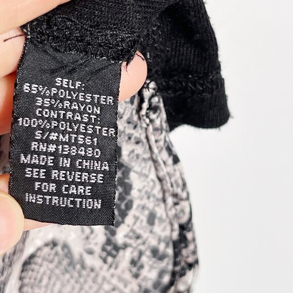 Anthropologie I Madeline Large L Black Snakeskin Sleeveless Top High Low Hem - Picture 8 of 9